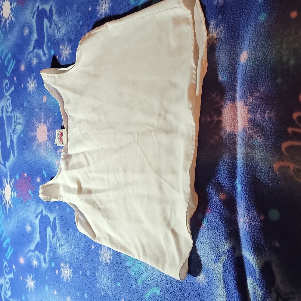 WHITE SLEEVELESS TOP - Picture 2 of 5